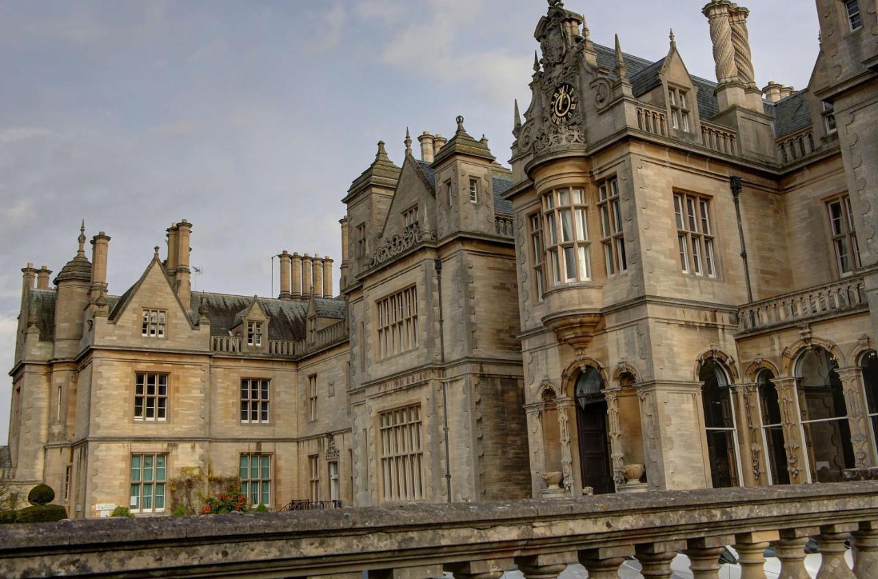 Отель Stoke Rochford Hall Грантем Экстерьер фото